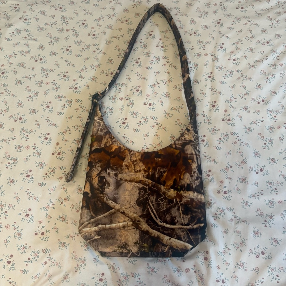 NWOT BAGGU Photo Forest Small Nylon Sling Bag